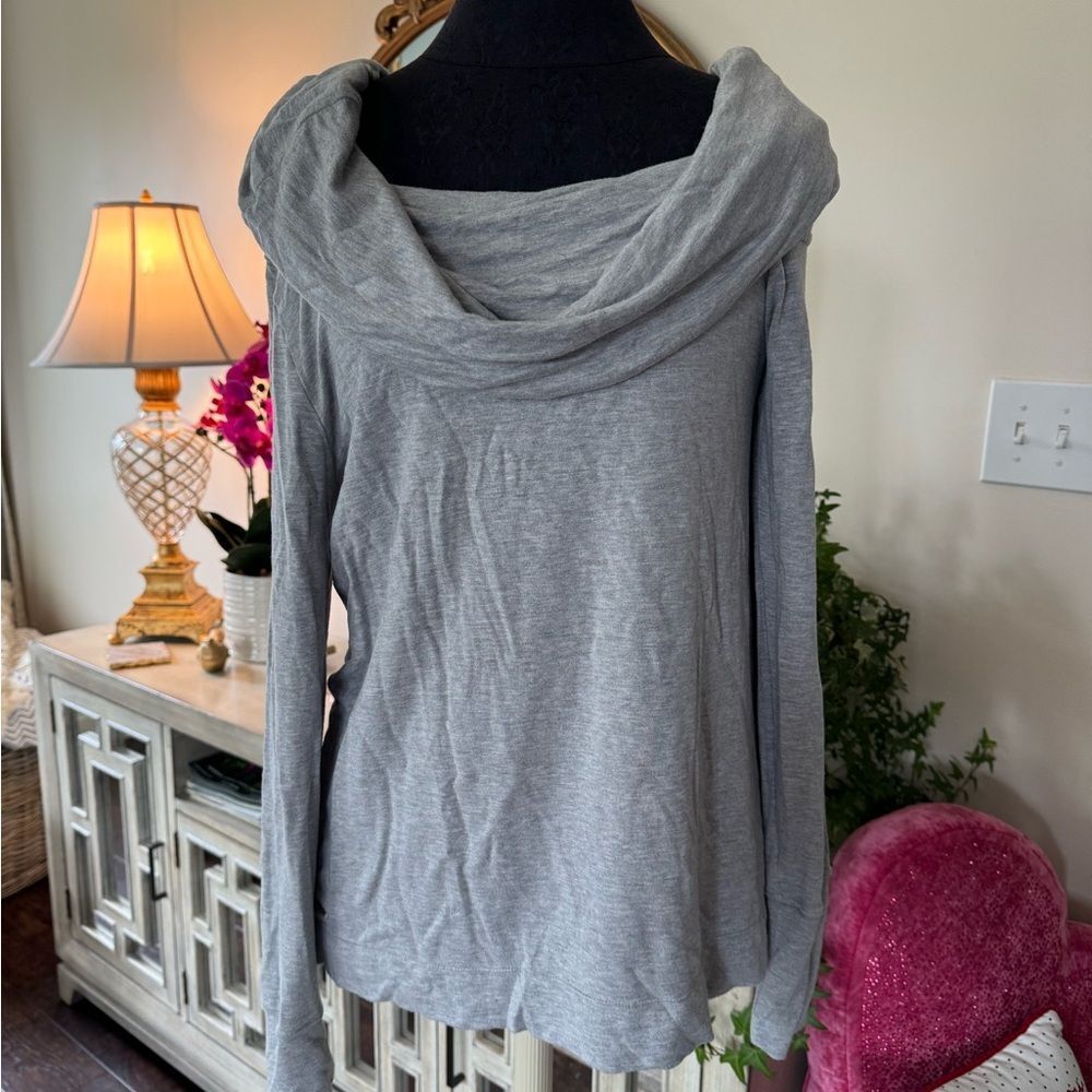 Grey long sleeve Lilly Pulitzer size small no tag